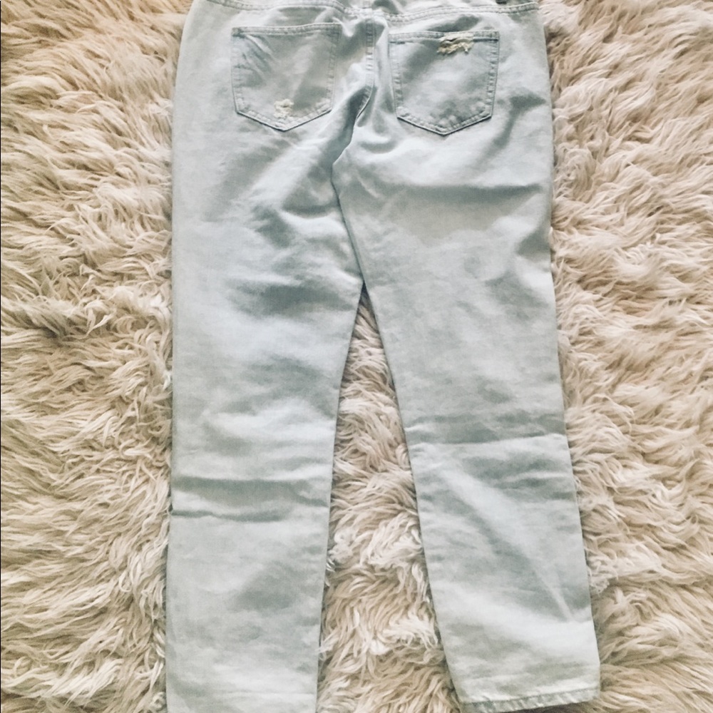Life In Progress Distressed Jeans - Picture 3 of 4